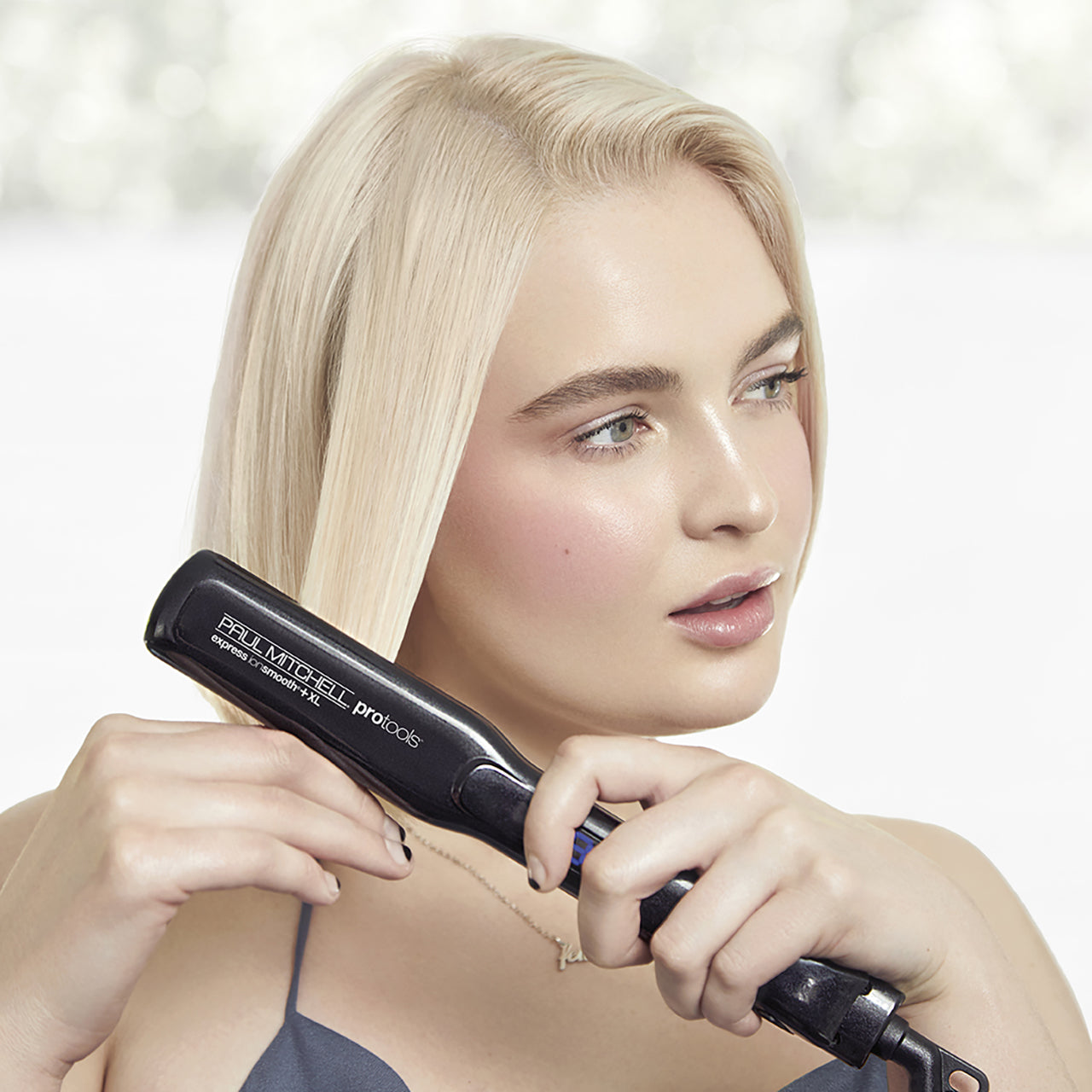 PRO TOOLS - Express Ion Smooth+ XL Flat Iron